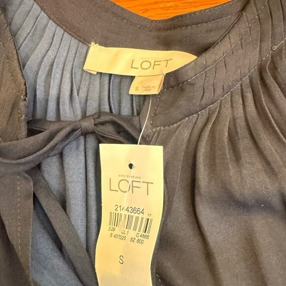 LOFT Womens Navy Blue Satin Blouse Size Small Sleeveless V Neck New - Picture 3 of 5